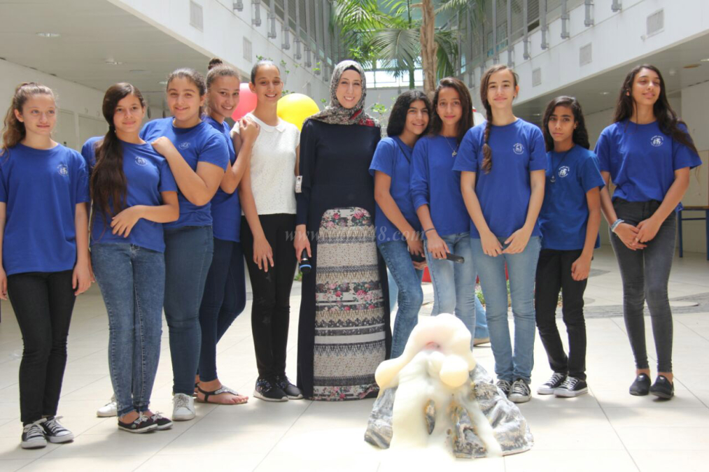 عرض لمشاريع "التعلم بواسطة المشاريع" في مدرسة أجيال الثانوية بيافا